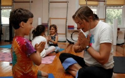 Quattro pratiche yoga per insegnare la gratitudine